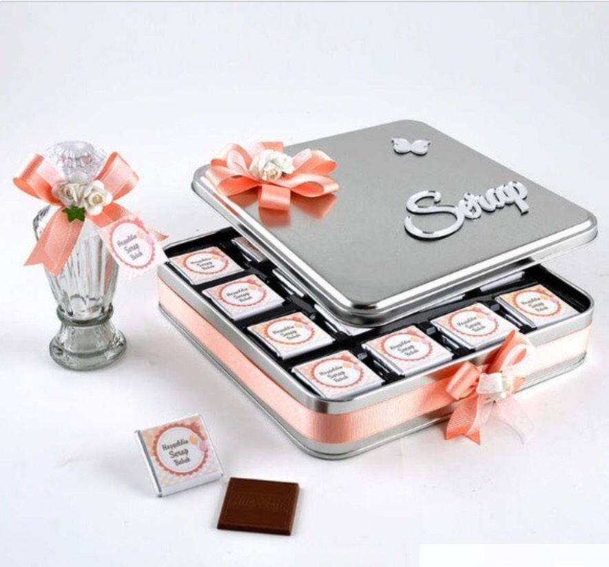 Teneke Kutuda Pembe Şıklığı