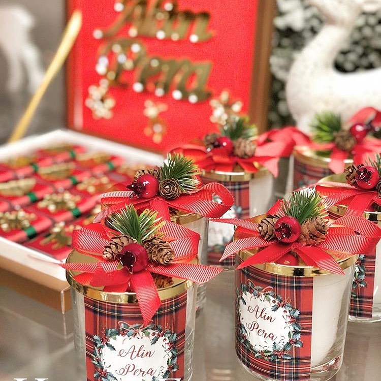 Kırmızı Ekose Konseptli Mum