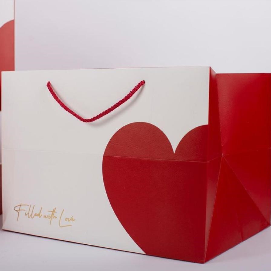 Kalpli Kırmızı Beyaz Karton Çanta