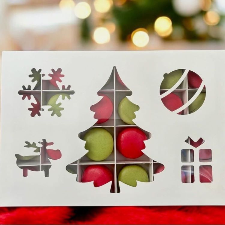 24 Bölmeli Yılbaşı Figürleri Pencereli Karton Kutu 5 ’li