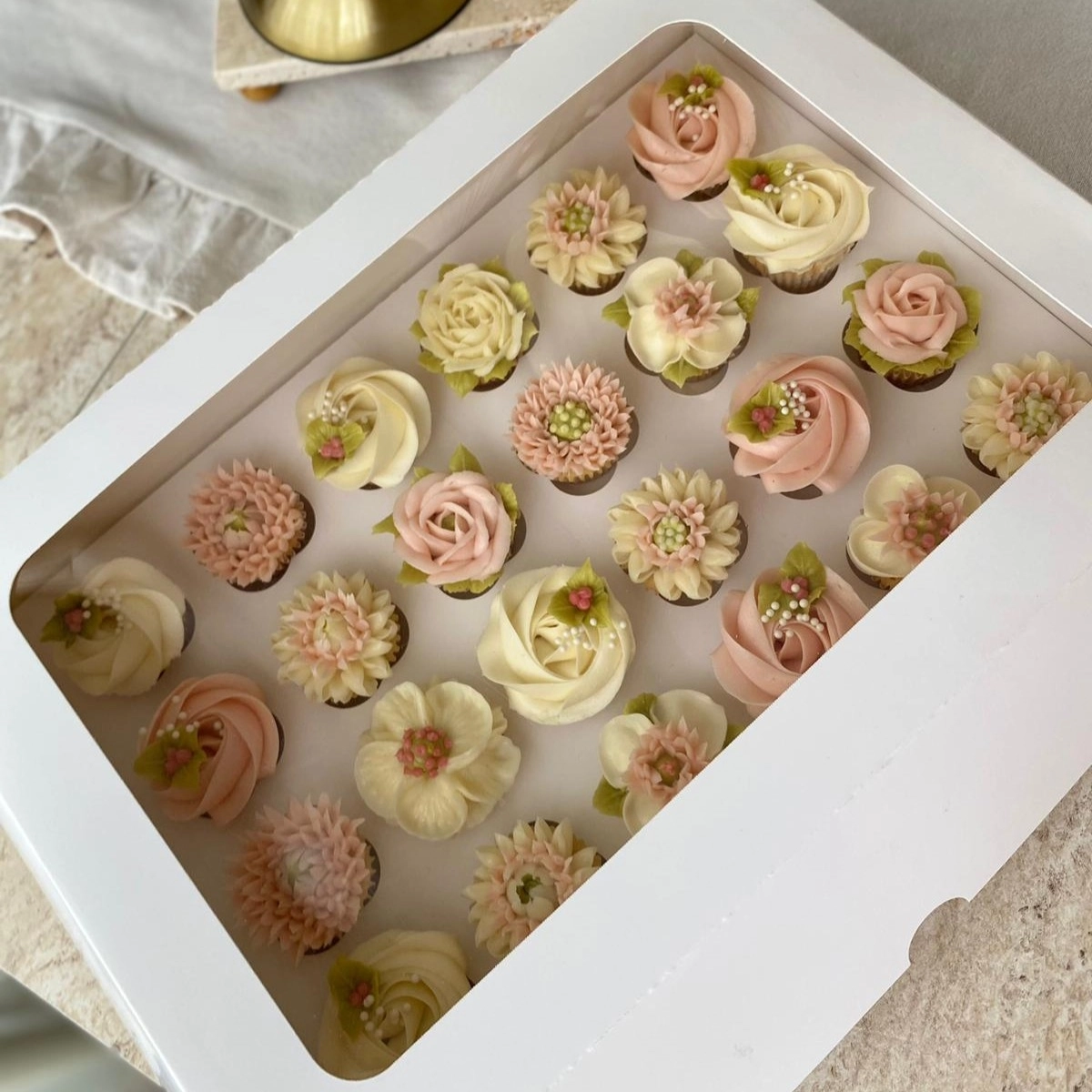 24’lü Pencereli Mini Cupcake Kutusu