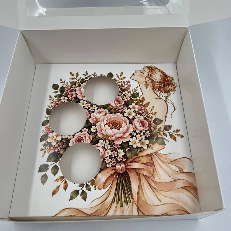 Çiçekli Kadın Desenli 3’lü Cupcake Kutusu