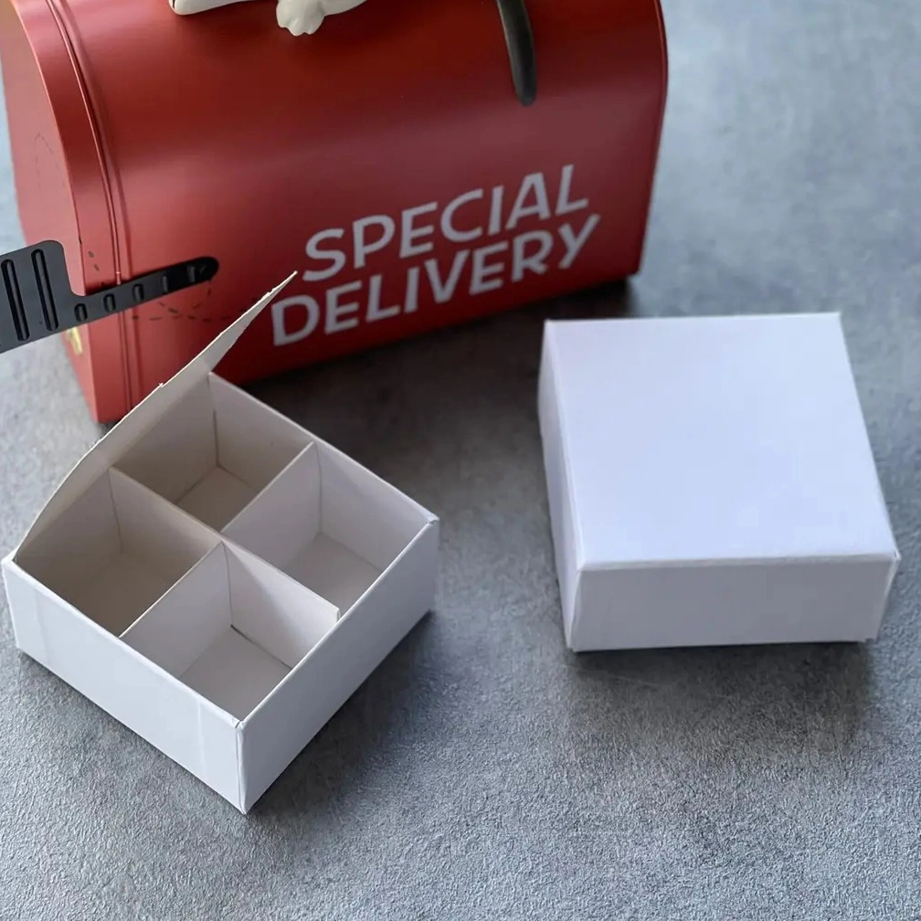 4 Bölmeli Seperatörlü Beyaz Karton Kutu