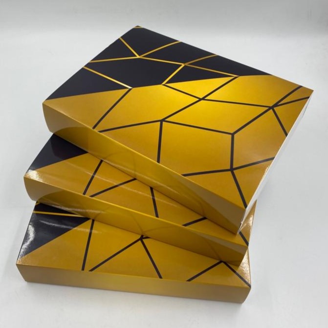 Siyah ve Gold  Özel Tasarım Karton Kutu 