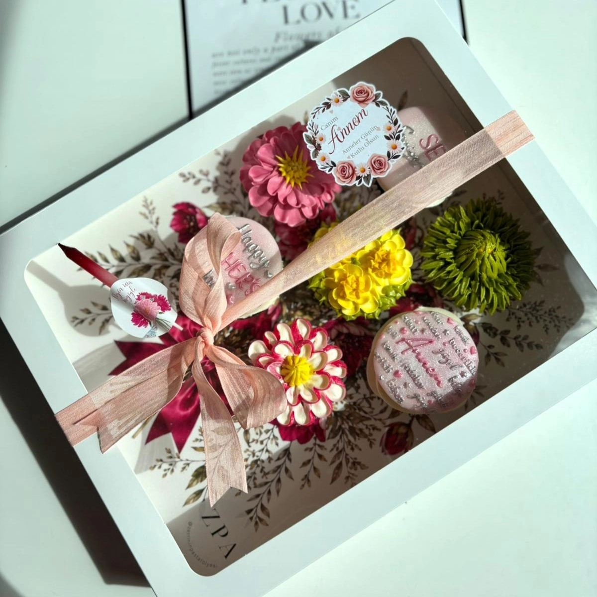 Fiyonk Demet Baskılı 7 Bölmeli Çiçek Cupcake Kutusu