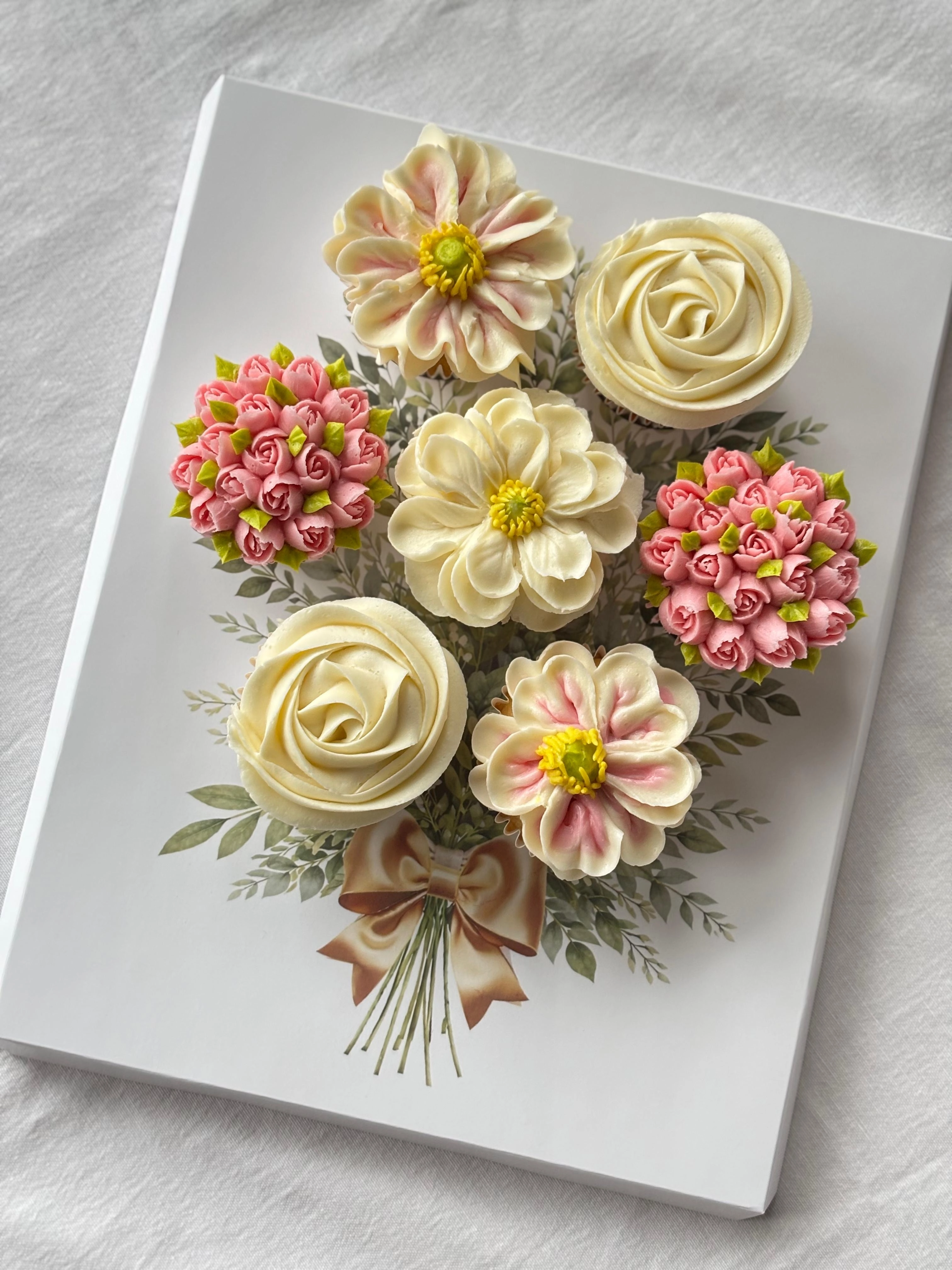 Fiyonk Demet Baskılı 7 Bölmeli Çiçek Cupcake Kutusu