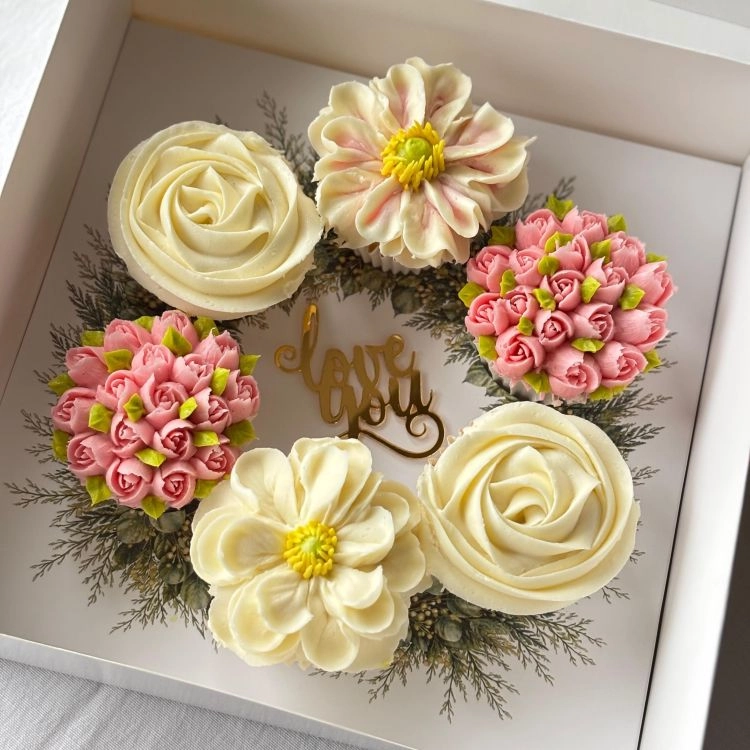 Çelenk Baskılı 6 Bölmeli Çiçek Cupcake Kutusu