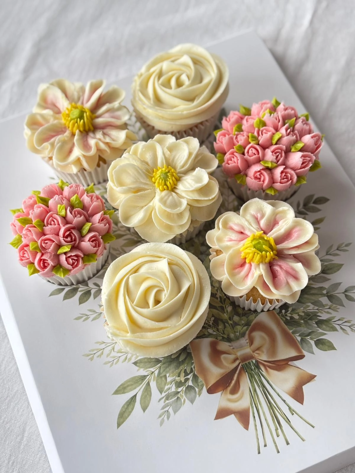 Fiyonk Demet Baskılı 7 Bölmeli Çiçek Cupcake Kutusu