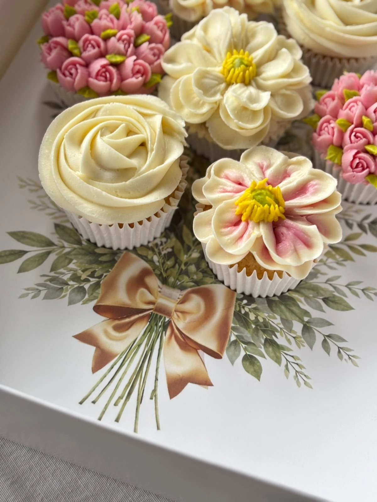 Fiyonk Demet Baskılı 7 Bölmeli Çiçek Cupcake Kutusu