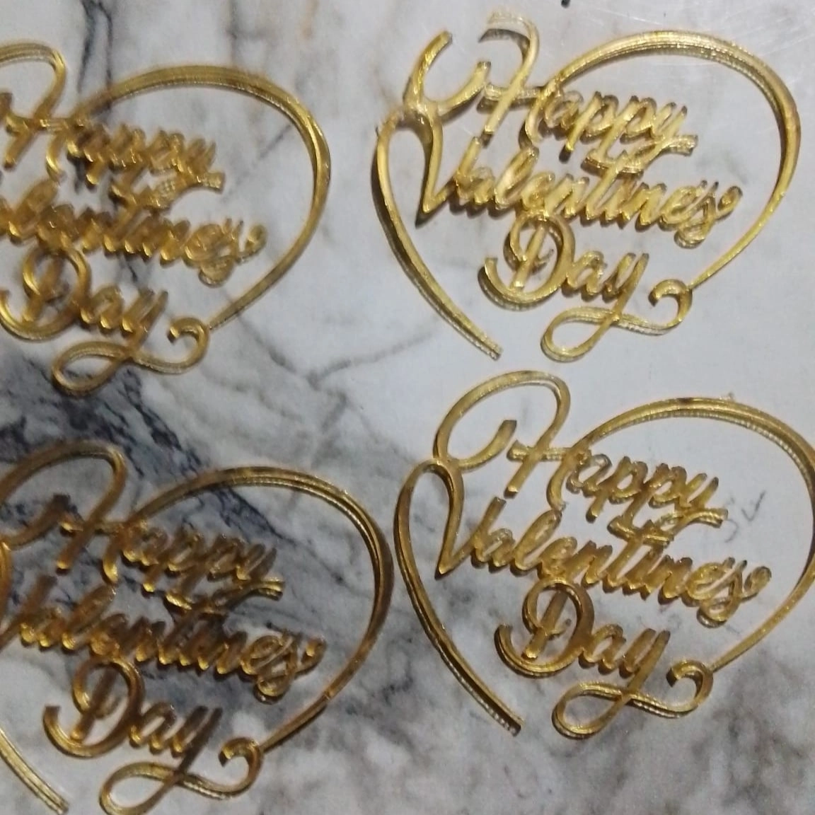 Happy Valentine’s Day Yazılı Pleksi Cupcake Süsü – Kalpli Tasarım