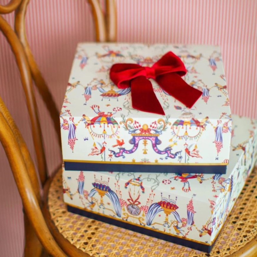 Karnaval Desenli Hediyelik Karton Kutu