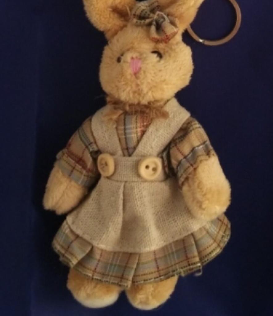 Kız Elbiseli Kahverengi Tavşan Anahtarlık 14 cm