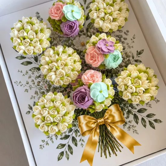 Pencereli 8’li Çiçek Cupcake  Buketi Kutusu  