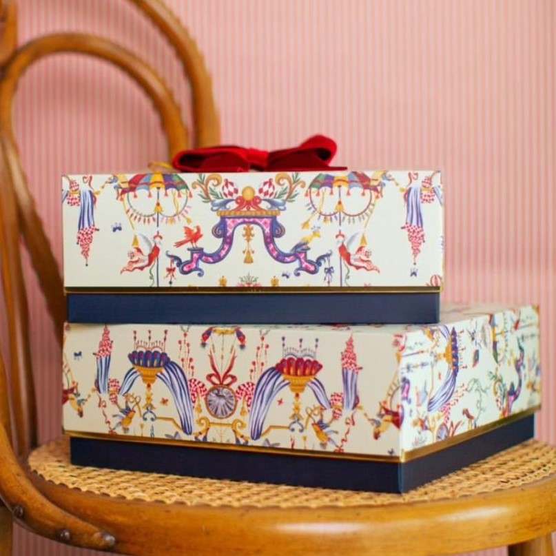 Karnaval Desenli Hediyelik Karton Kutu