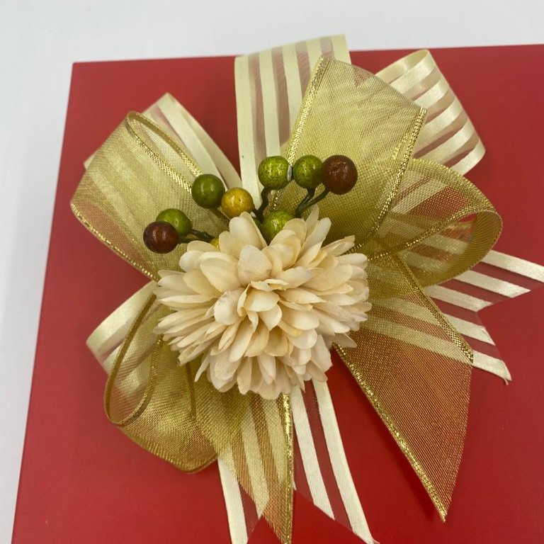 Gold ve Çiçek Yılbaşı Hediyesi Süsü