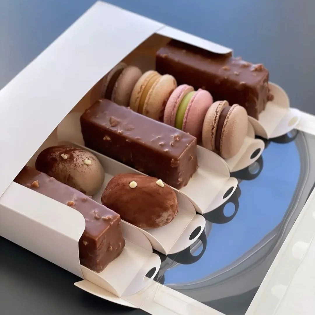 Magnum Kek ve Ekler Bölmeli ve Pencereli Kutuları